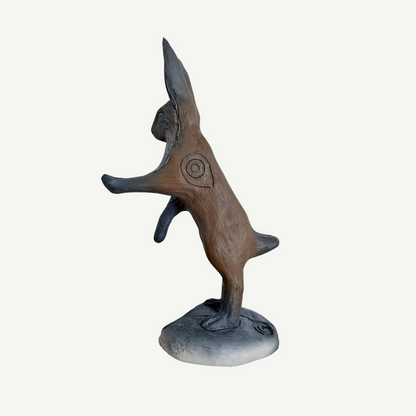 Leitold Feldhase aufrecht stehend